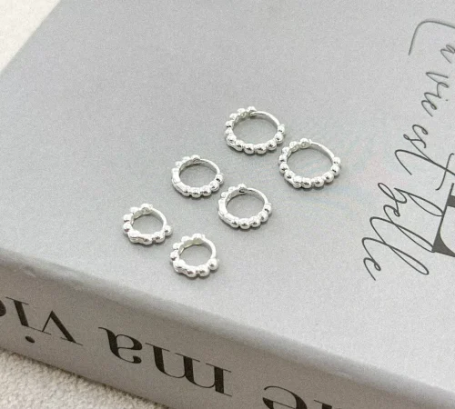 CAPA Brinco argola trio bolinhas prata