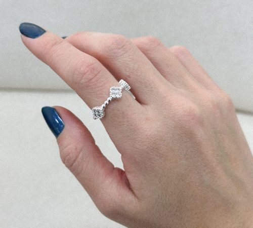 Capa anel trevo cravejado prata